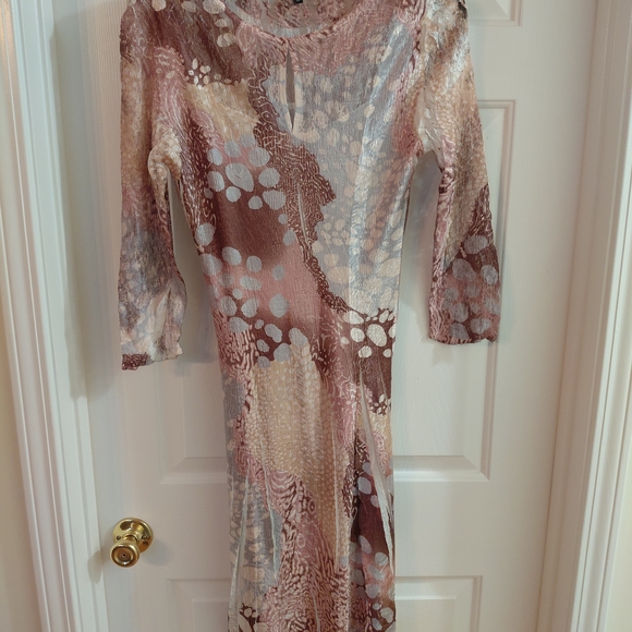 Komarov Floral Long Sleeve Dress in Shimmer and Cream - Picture 2 of 8